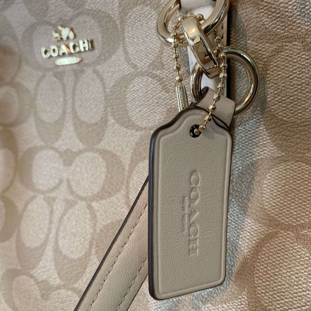Coach Purse - Picture 4 of 8